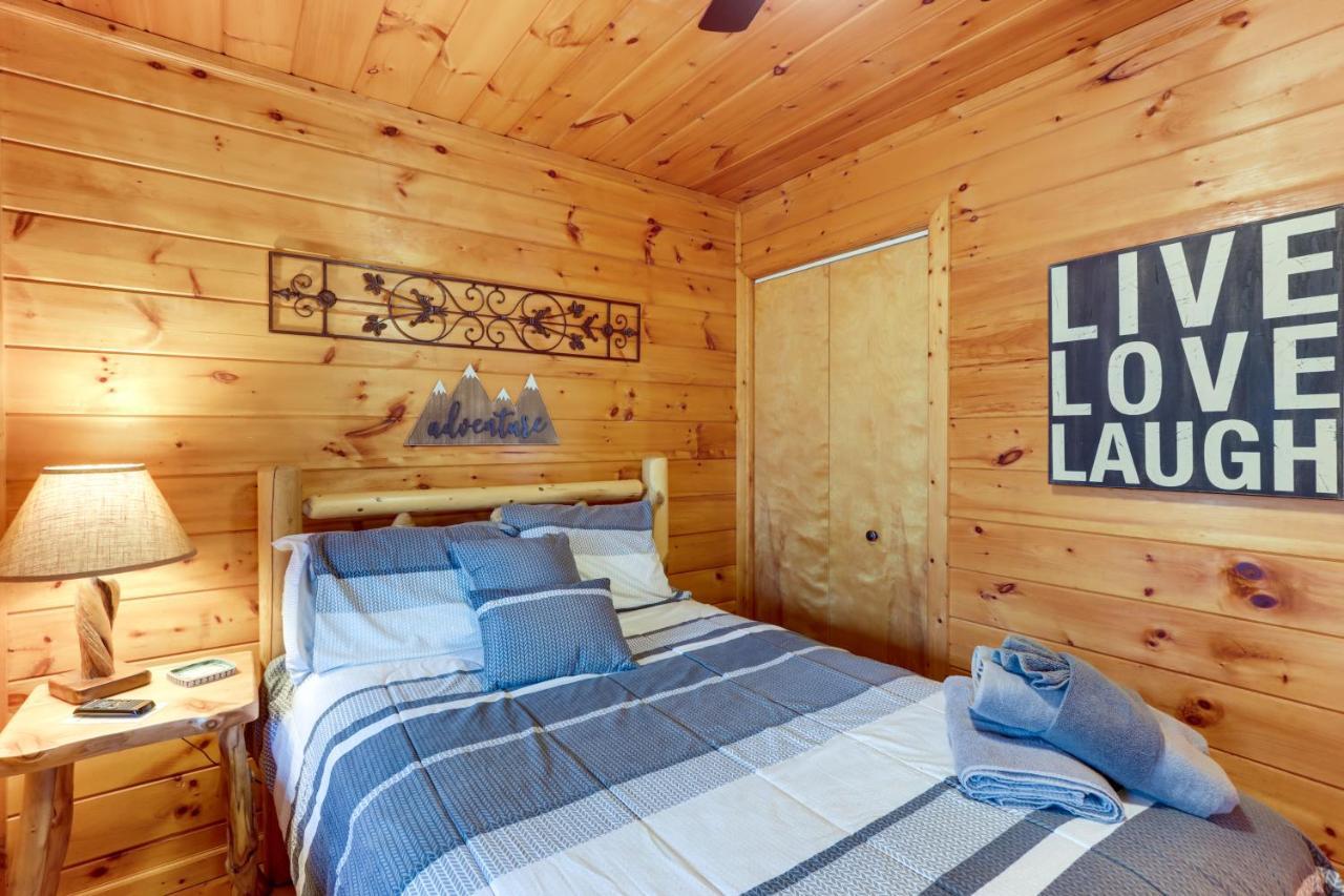 Blue Ridge Cozy Cabin In The Woods With Hot Tub! 外观 照片